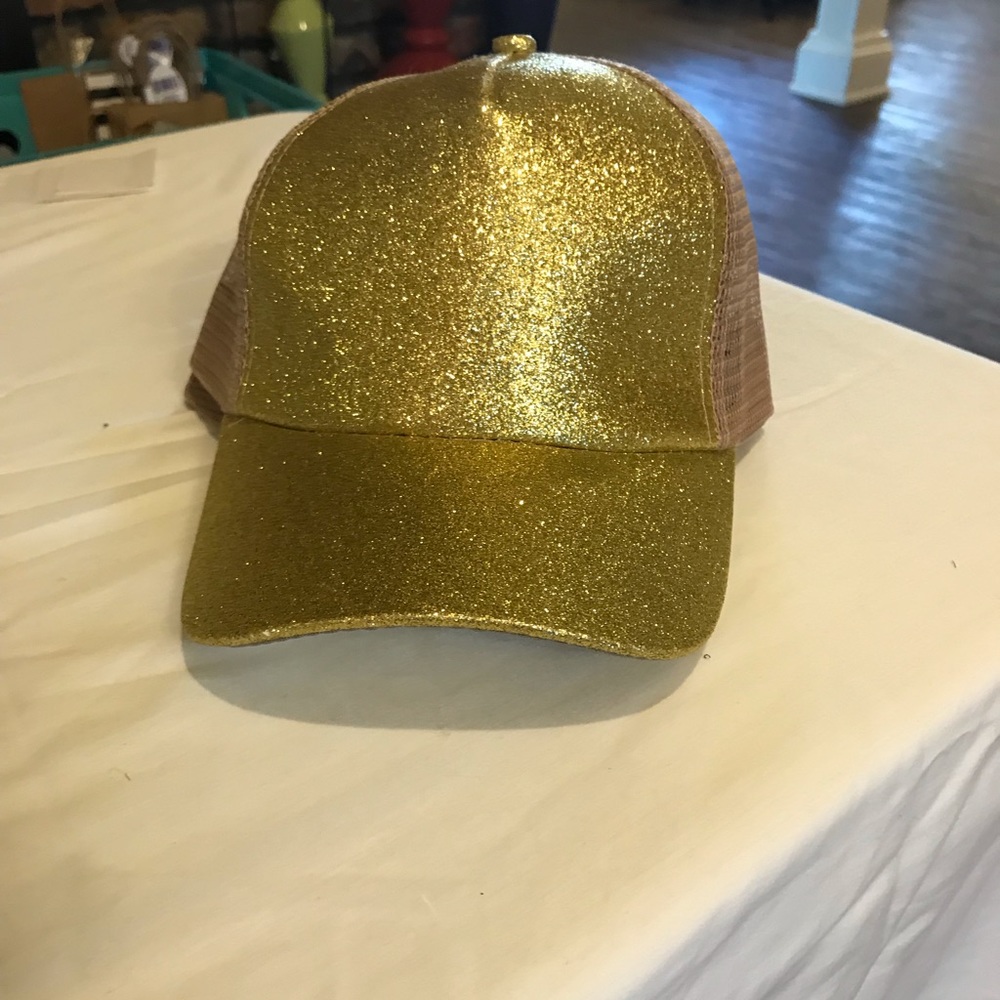 ⭐️💕Gold Glitter Mesh Messy Bun Hat 💕⭐️